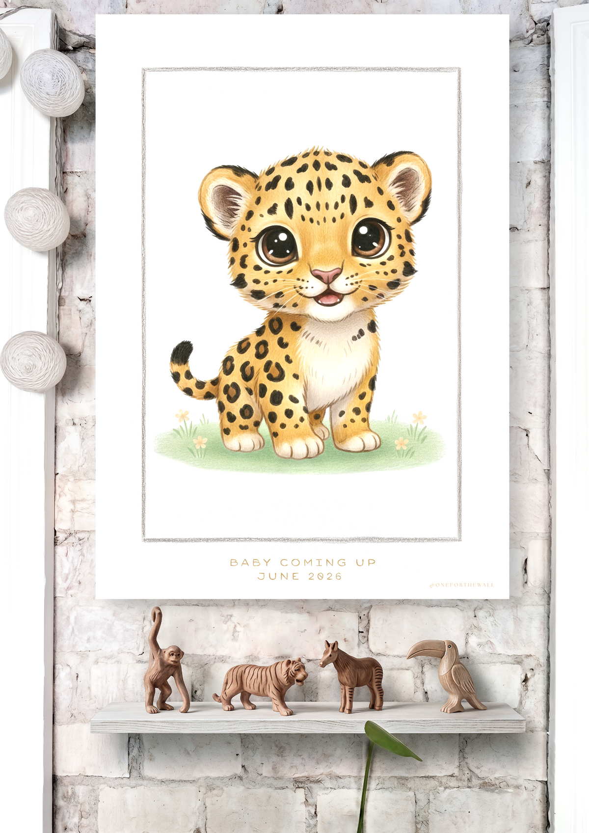 Jaguarplakat med personlig tekst hængt op på nordisk børneværelse